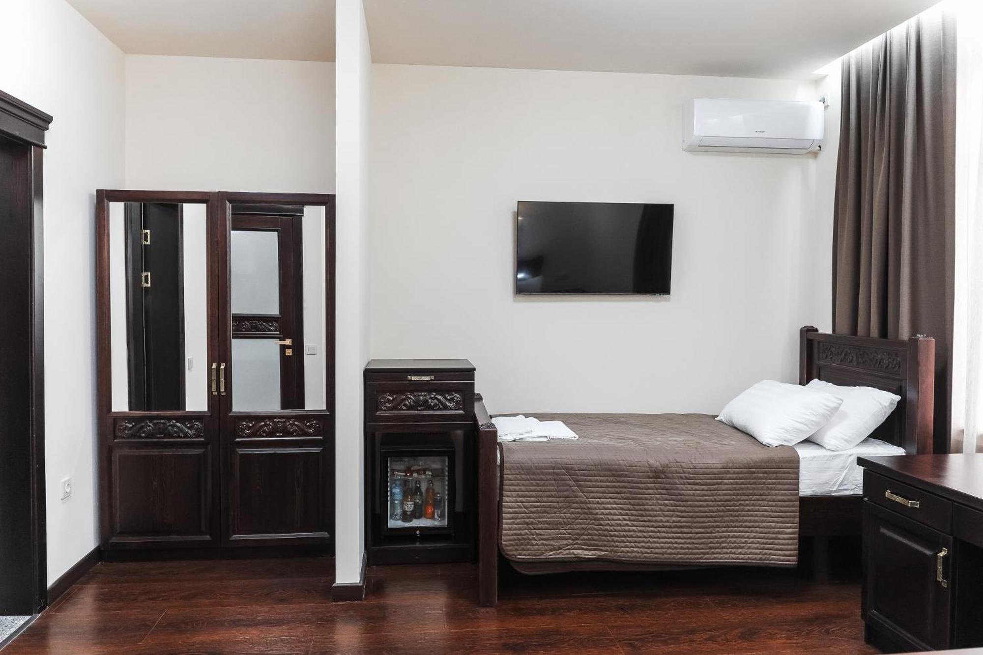 Dvin Hotel Pavlodar Dış mekan fotoğraf