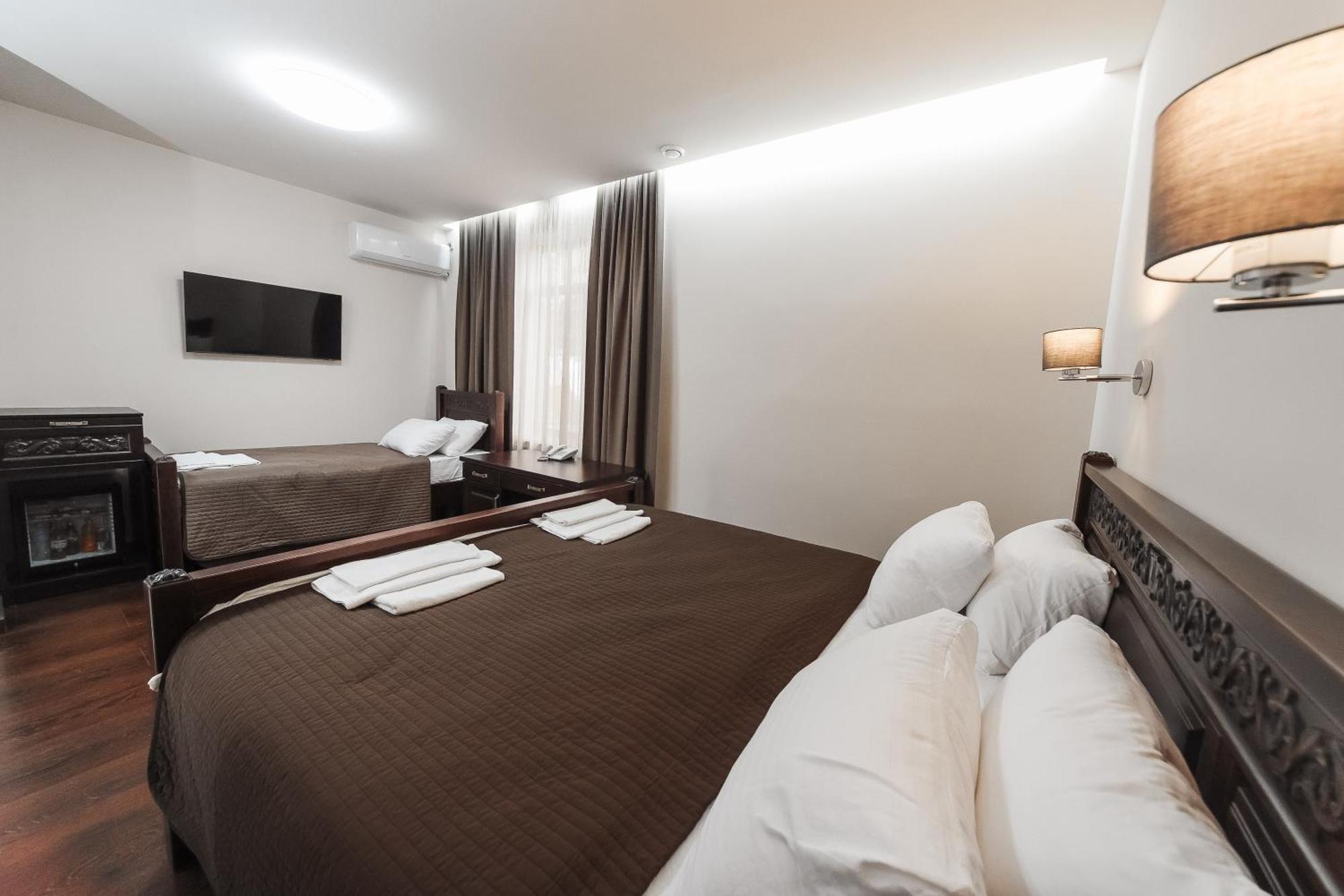 Dvin Hotel Pavlodar Dış mekan fotoğraf
