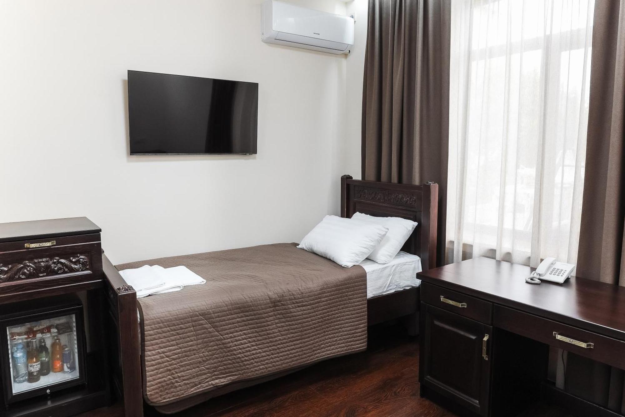 Dvin Hotel Pavlodar Dış mekan fotoğraf