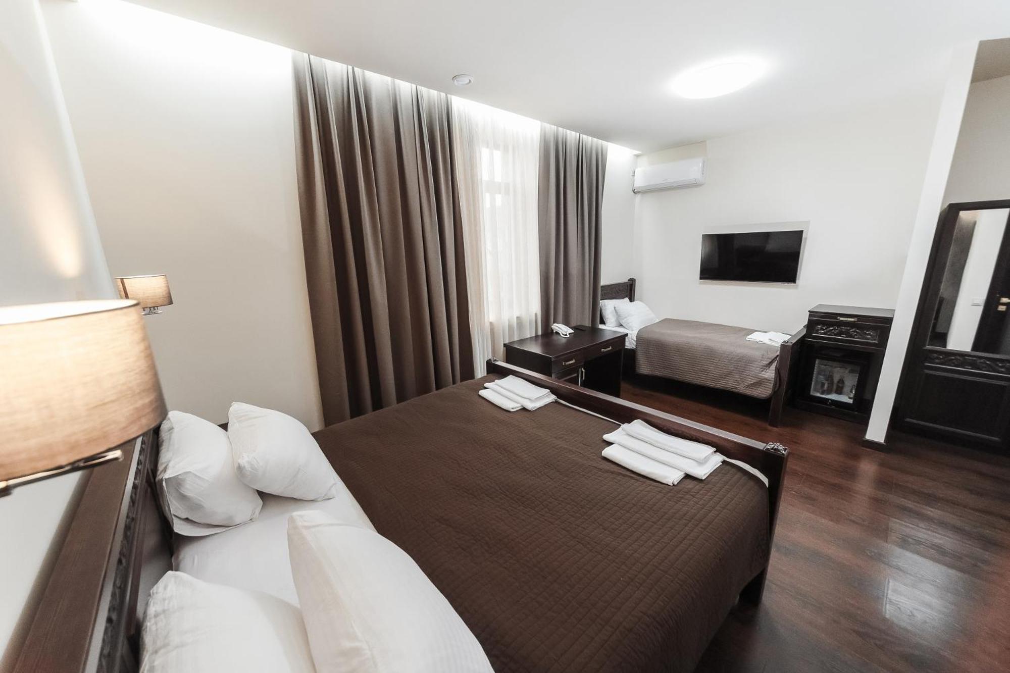 Dvin Hotel Pavlodar Dış mekan fotoğraf