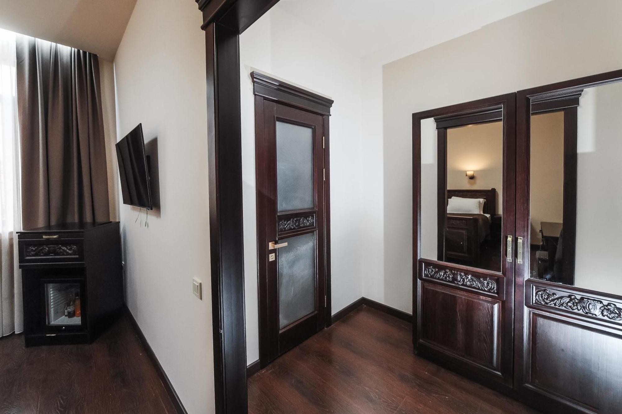 Dvin Hotel Pavlodar Dış mekan fotoğraf