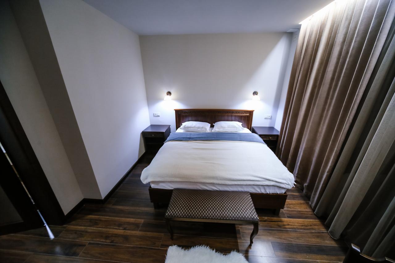 Dvin Hotel Pavlodar Dış mekan fotoğraf