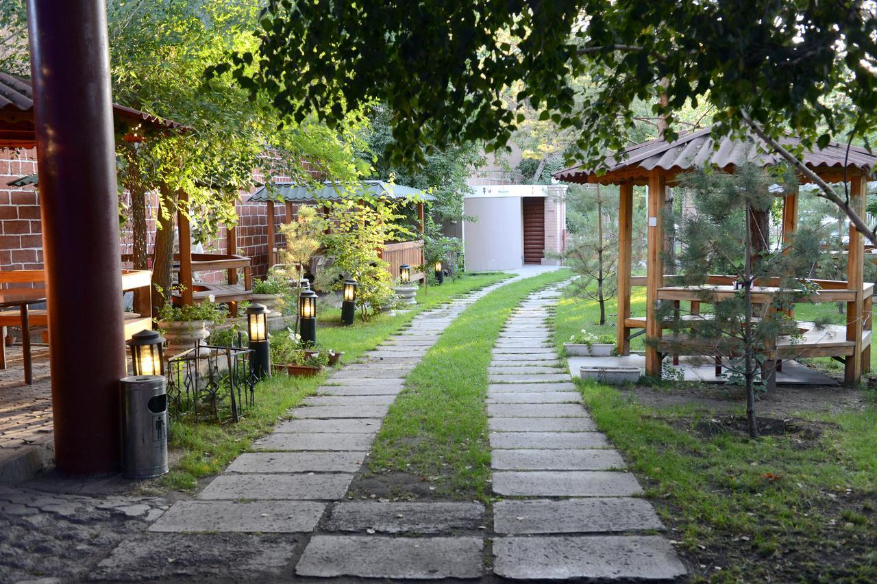 Dvin Hotel Pavlodar Dış mekan fotoğraf